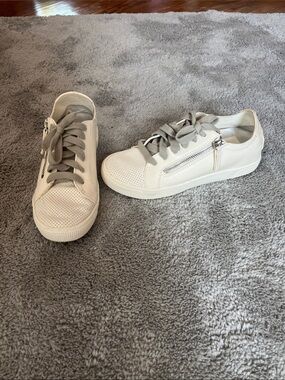 Dolce Vita White Leather Low-Top Sneakers with Gray Laces
